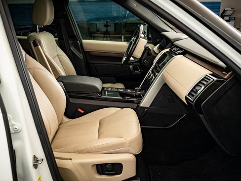 Used 2019 Land Rover Discovery HSE image 23