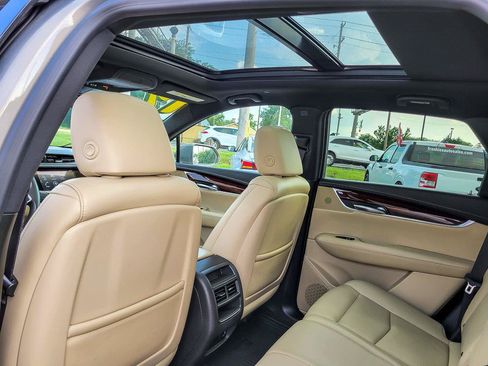 Used 2017 Cadillac XT5 Premium Luxury w/ Driver Assist Package AWD/4WD image 13