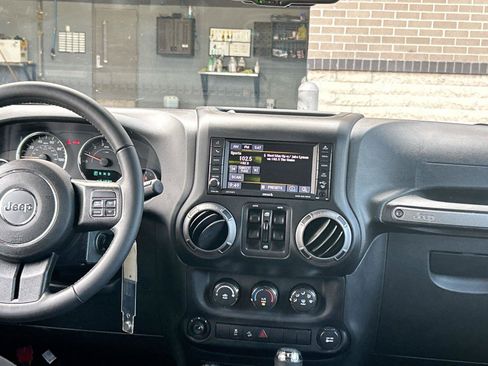 Used 2017 Jeep Wrangler Unlimited Sport w/ Quick Order Package 24S AWD/4WD image 17