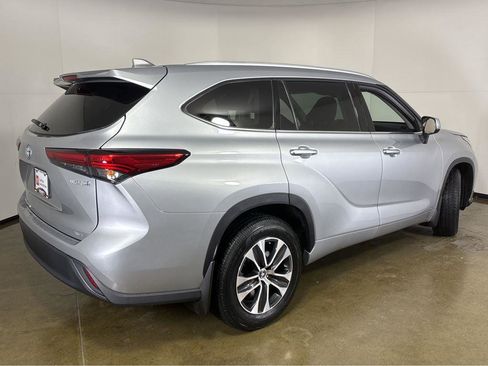 Used 2022 Toyota Highlander XLE image 15