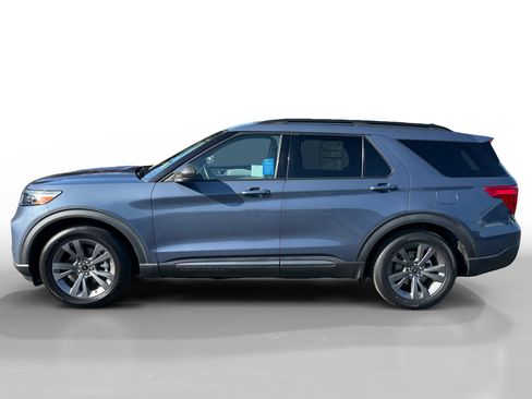 Certified 2021 Ford Explorer XLT w/ Equipment Group 202A RWD image 2