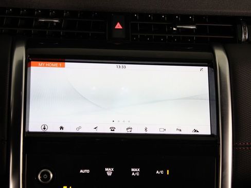 Used 2020 Land Rover Discovery Sport SE R-Dynamic image 6