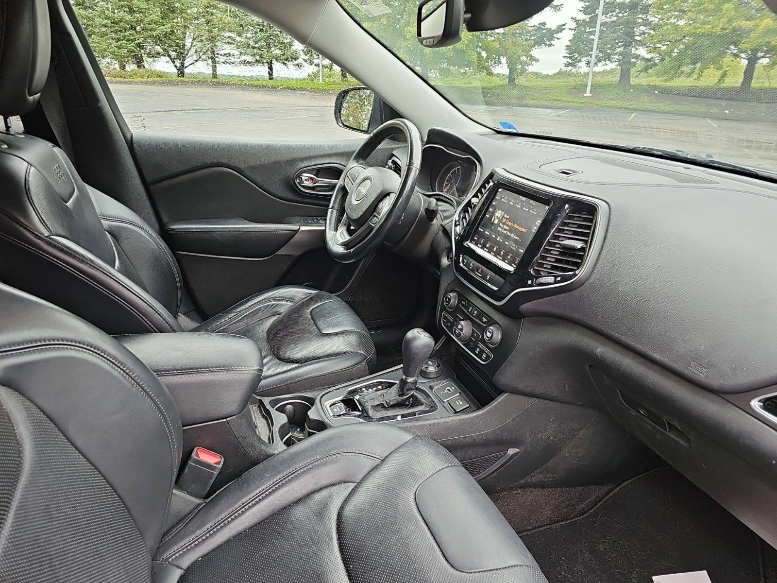 Used 2019 Jeep Cherokee Limited w/ Luxury Group AWD/4WD image 10