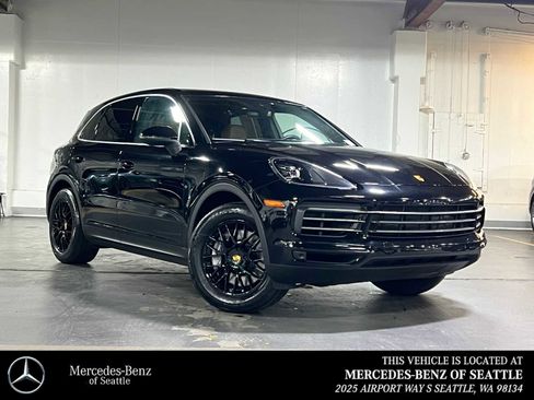 Used 2023 Porsche Cayenne image 1