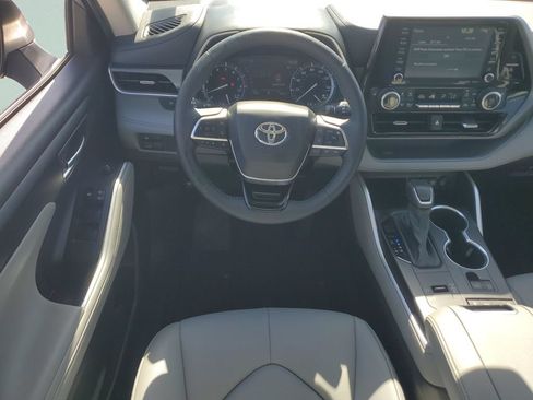 Certified 2020 Toyota Highlander XLE FWD image 12