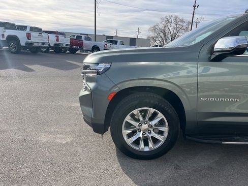 Used 2023 Chevrolet Suburban Premier image 4