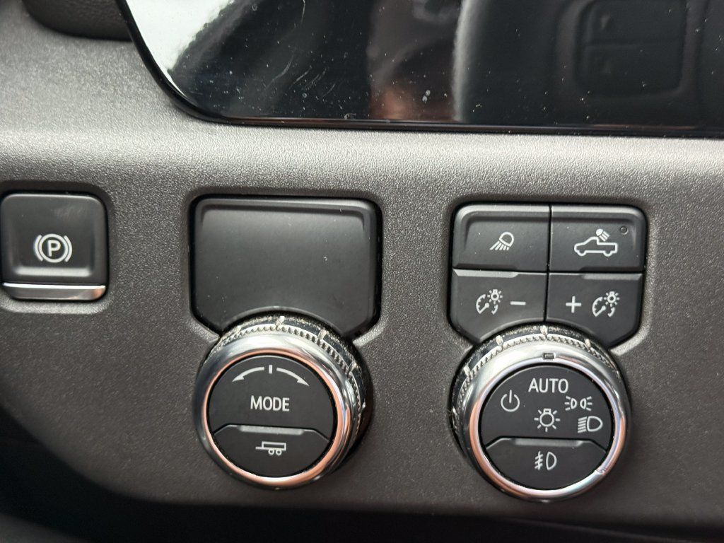 Used 2025 GMC Sierra 1500 SLT RWD image 19