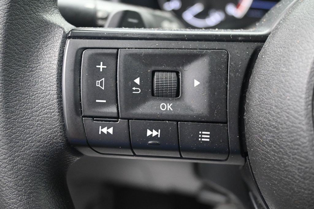 Used 2023 Nissan Rogue S AWD/4WD image 21