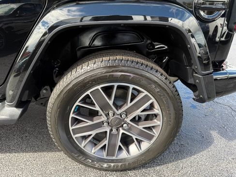 Used 2022 Jeep Wrangler Unlimited Sahara image 38