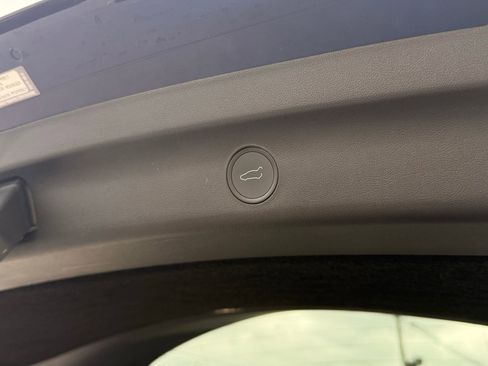 Used 2021 Tesla Model Y Long Range image 28