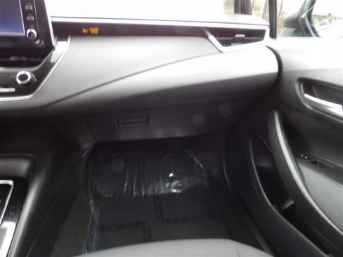 Used 2020 Toyota Corolla LE image 18