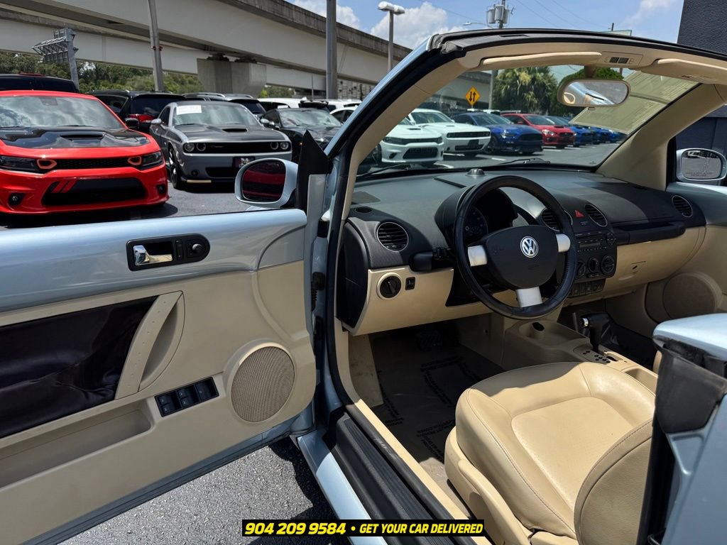 Used 2010 Volkswagen Beetle Convertible FWD image 20