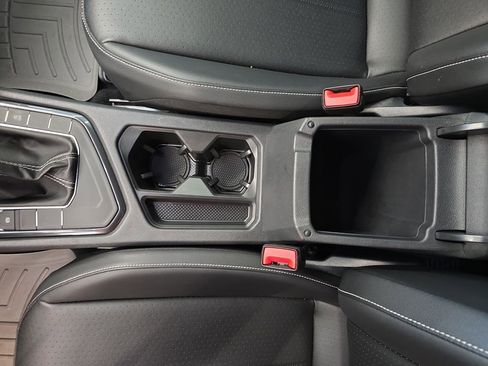 Used 2024 Volkswagen Tiguan SE image 31