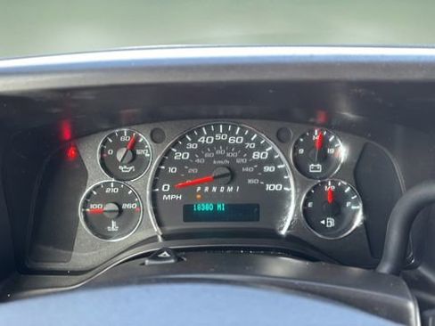 Used 2024 Chevrolet Express 2500 w/ Driver Convenience Package image 15