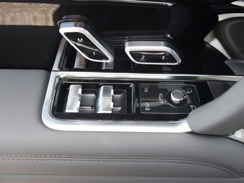 New 2025 Land Rover Range Rover SE image 11