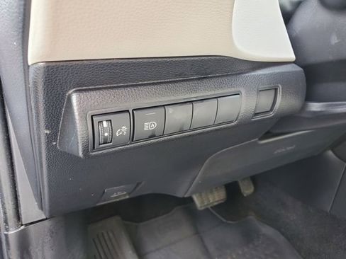 Used 2022 Toyota Corolla LE FWD image 17