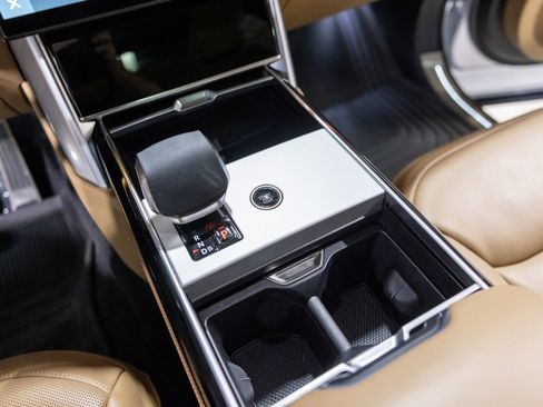 Used 2025 Land Rover Range Rover SE image 45