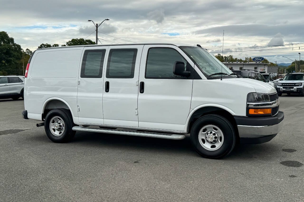 Used 2025 Chevrolet Express 2500 w/ Driver Convenience Package RWD image 2