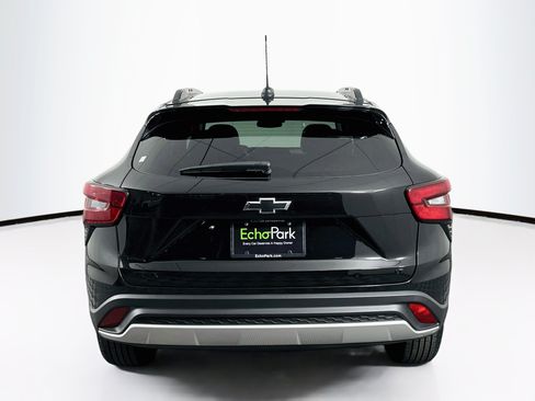Used 2025 Chevrolet Trax LT w/ LPO, Blackout Package FWD image 7