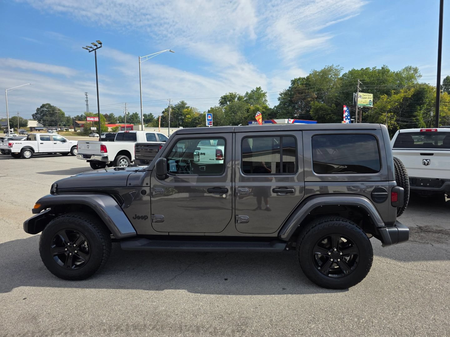 Used 2021 Jeep Wrangler Unlimited Sahara AWD/4WD image 2