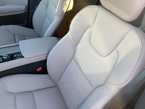 New 2026 Volvo XC90 B6 Plus w/ Protection Package Premier image 15