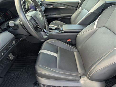 Used 2025 Toyota Camry SE FWD image 11