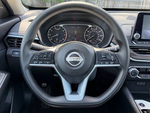 Used 2025 Nissan Altima 2.5 SV FWD image 28