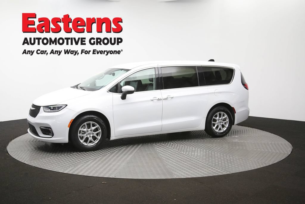 Used 2023 Chrysler Pacifica Touring-L FWD image 60