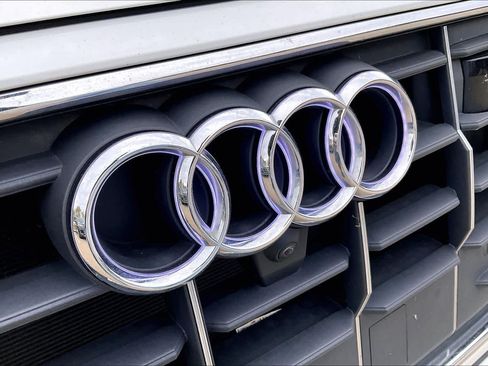 Used 2023 Audi Q8 Premium w/ Convenience Package AWD/4WD image 32