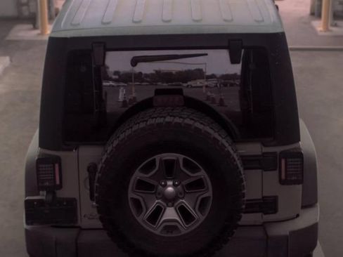 Used 2017 Jeep Wrangler Unlimited Rubicon w/ Connectivity Group AWD/4WD image 6