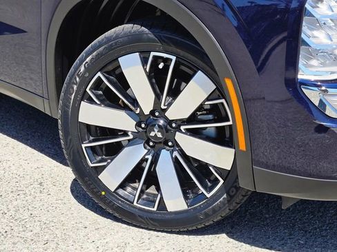 Used 2025 Mitsubishi Outlander SE image 5