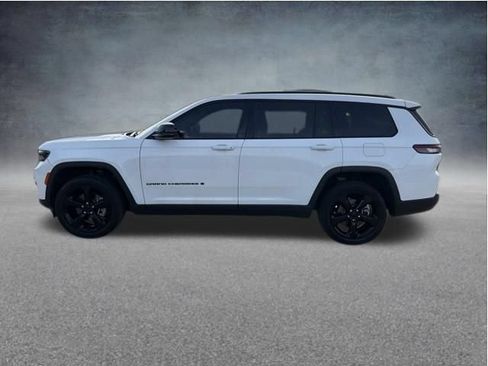 Used 2023 Jeep Grand Cherokee L Laredo RWD image 4