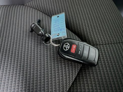 Used 2024 Toyota Highlander LE image 36