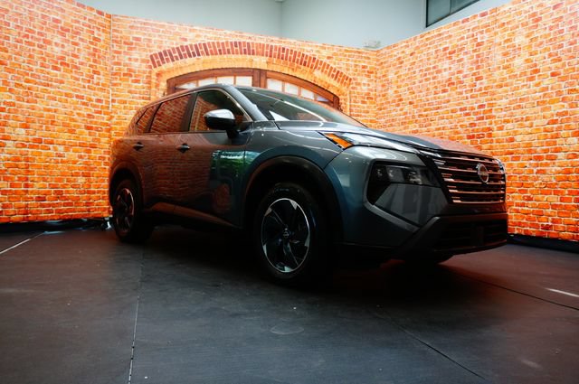 Certified 2025 Nissan Rogue SV AWD/4WD image 3