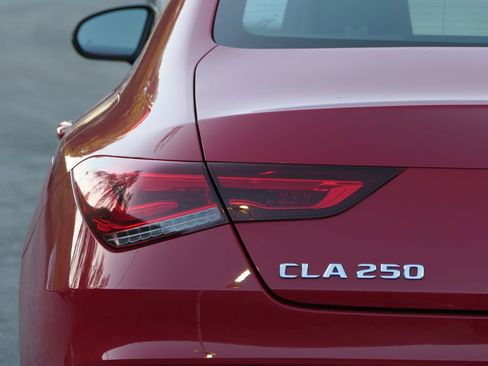 Used 2020 Mercedes-Benz CLA 250 image 4