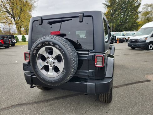 Used 2017 Jeep Wrangler Unlimited Sahara w/ Connectivity Group image 15