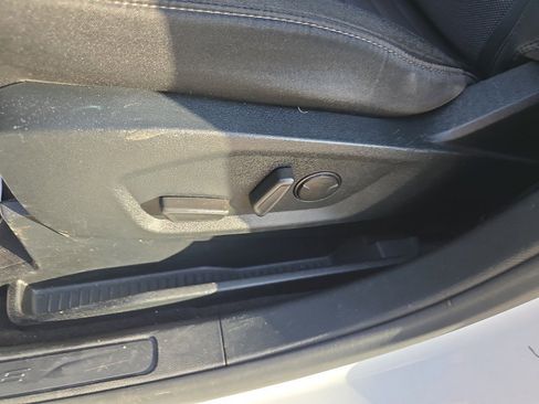 Used 2020 Ford Edge SE image 19