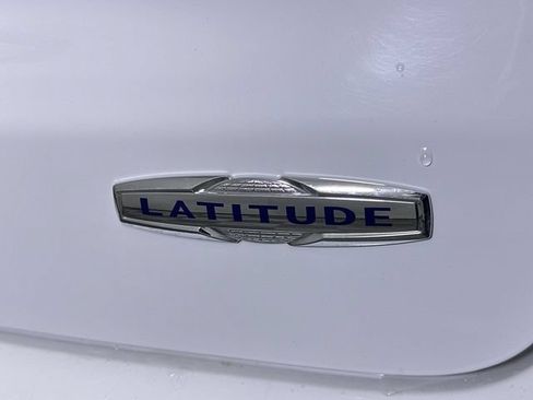 Used 2025 Jeep Compass Latitude AWD/4WD image 33