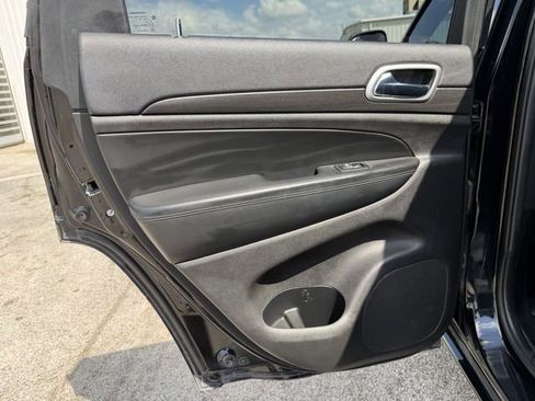Used 2018 Jeep Grand Cherokee Altitude image 17