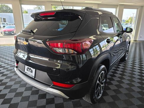 Used 2025 Chevrolet TrailBlazer LT AWD/4WD image 3
