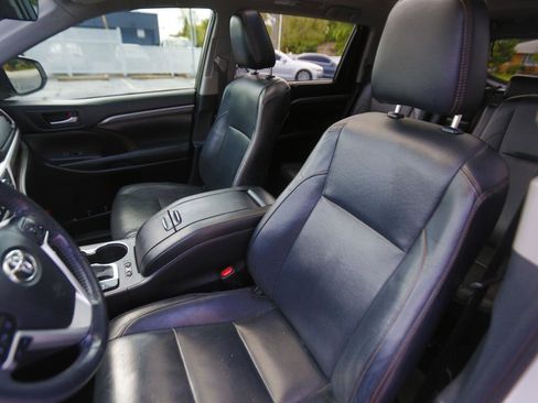 Used 2019 Toyota Highlander Limited Platinum AWD/4WD image 5