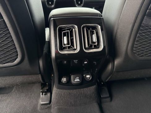 Used 2023 Kia Sorento SX image 17