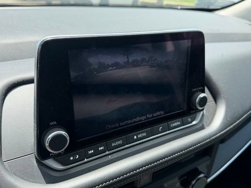 Used 2024 Nissan Rogue S FWD image 17