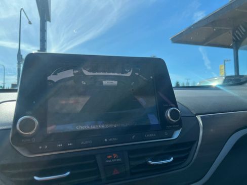 Used 2025 Nissan Altima 2.5 SV FWD image 24