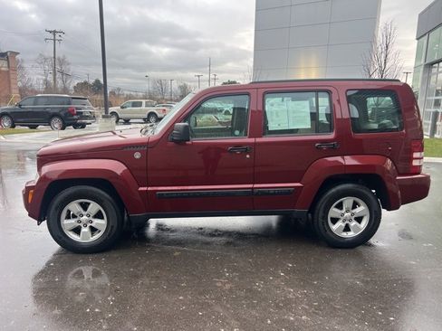 Used 2009 Jeep Liberty Sport image 8