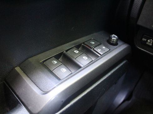 Used 2019 Toyota Tacoma TRD Off-Road AWD/4WD image 9