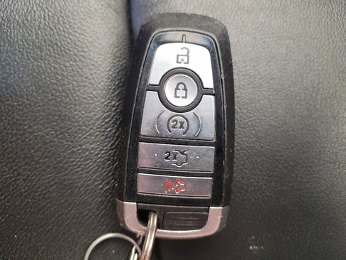 Used 2019 Ford Edge Titanium AWD/4WD image 32