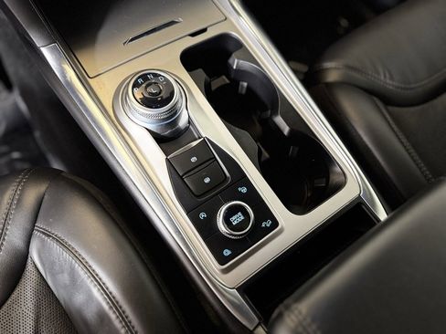 Used 2022 Ford Explorer Platinum image 19