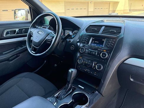 Used 2017 Ford Explorer XLT AWD/4WD image 14