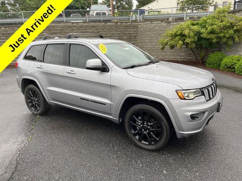 Used 2020 Jeep Grand Cherokee Altitude AWD/4WD image 1